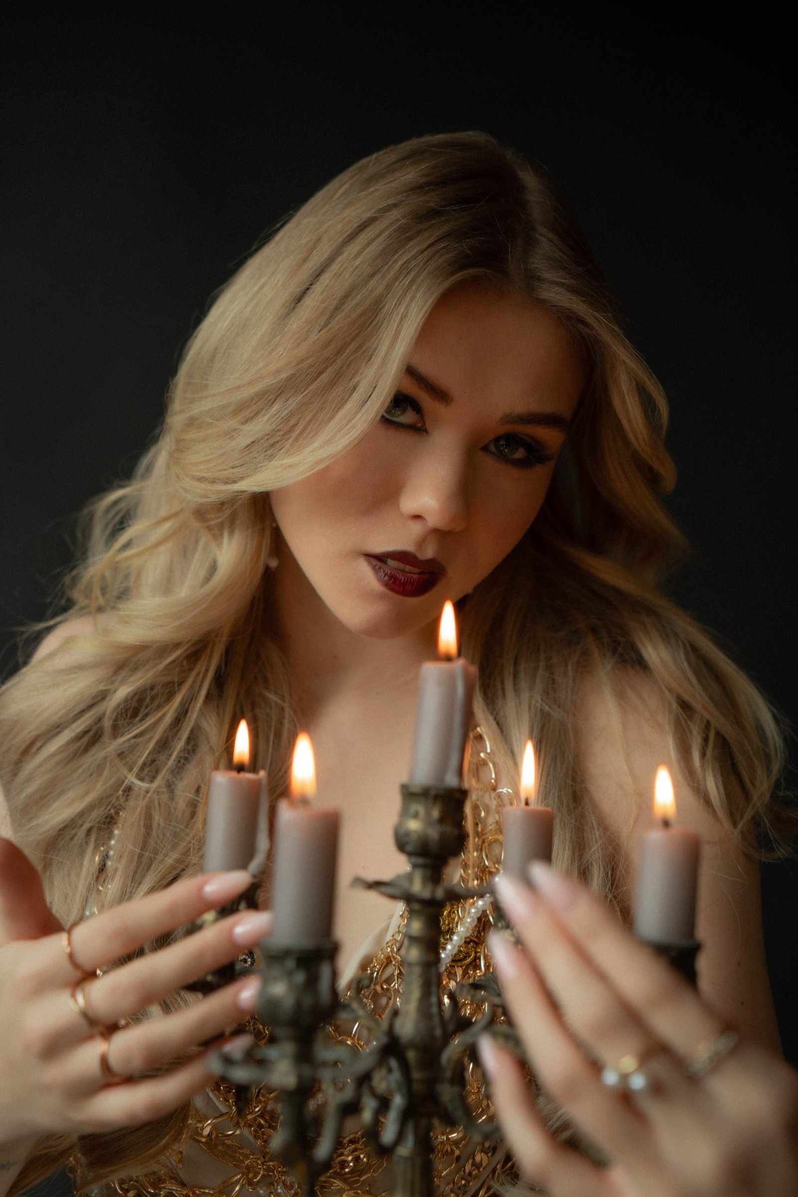 Má Slovensko svoju Taylor Swift? Speváčka Emma Llure púta pozornosť videoklipom k skladbe Melodráma!