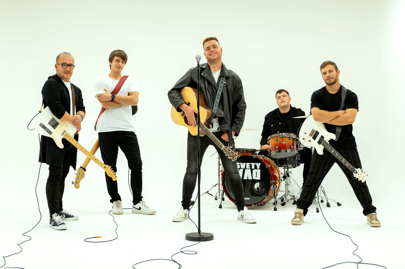 Nová óda na Slovensko! Kapela DVA SVETY debutuje singlom „Žijem tu rád“